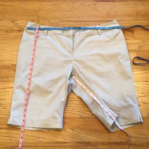 Women's Adidas Climalite golf short in light beige size 14 - Picture 8 of 11